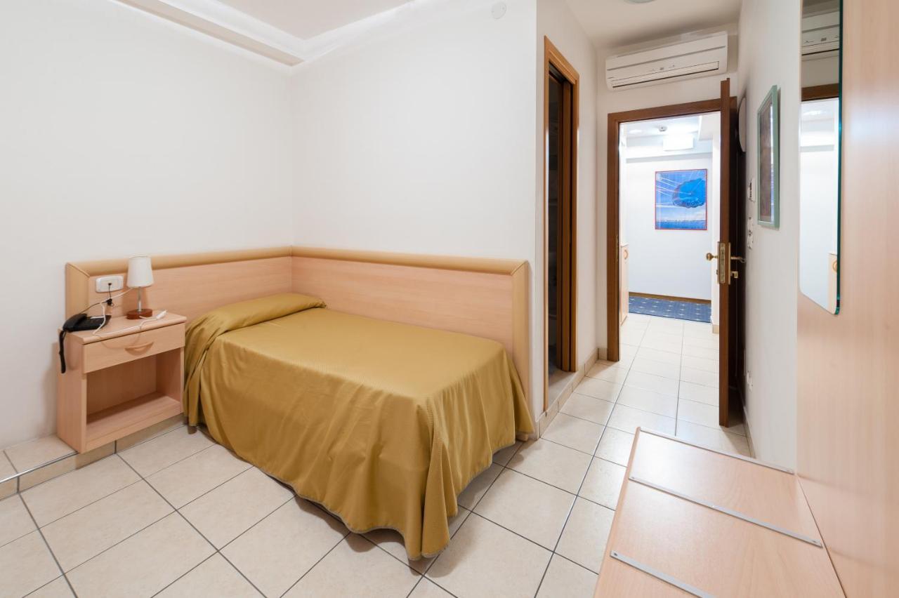 Hotel Garni Losanna Bibione Exterior foto