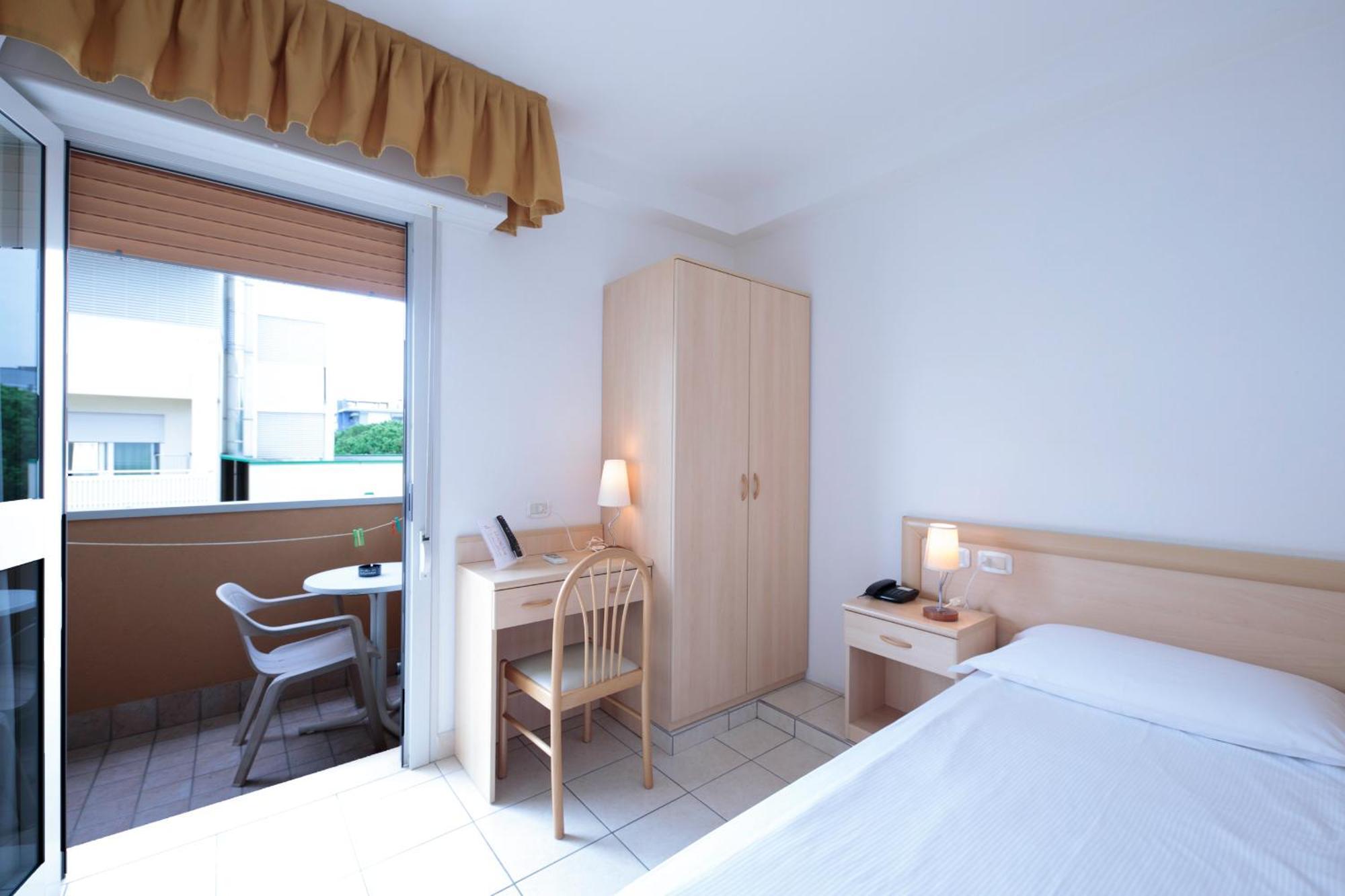 Hotel Garni Losanna Bibione Exterior foto