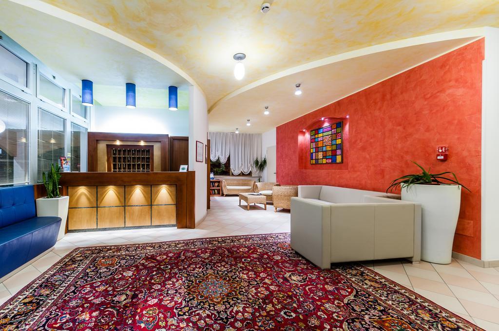 Hotel Garni Losanna Bibione Exterior foto